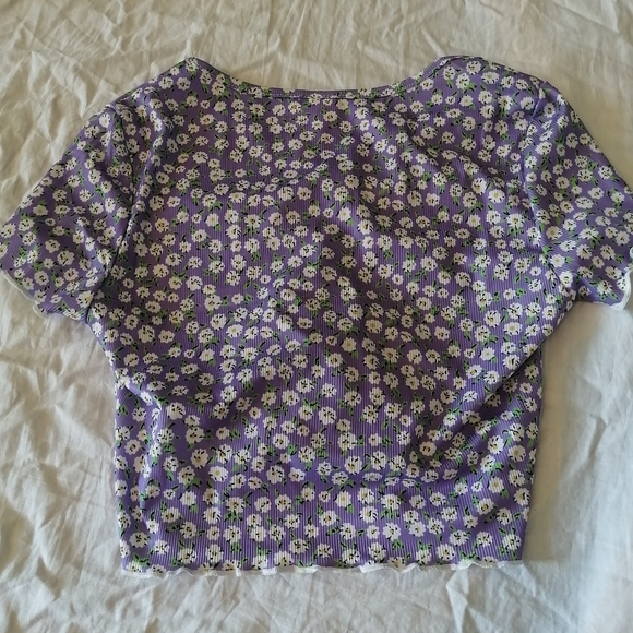 Shein purple floral ruffled crop top - Picture 2 of 2